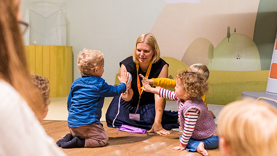 Toddler programme around Doris the Diver (2+)